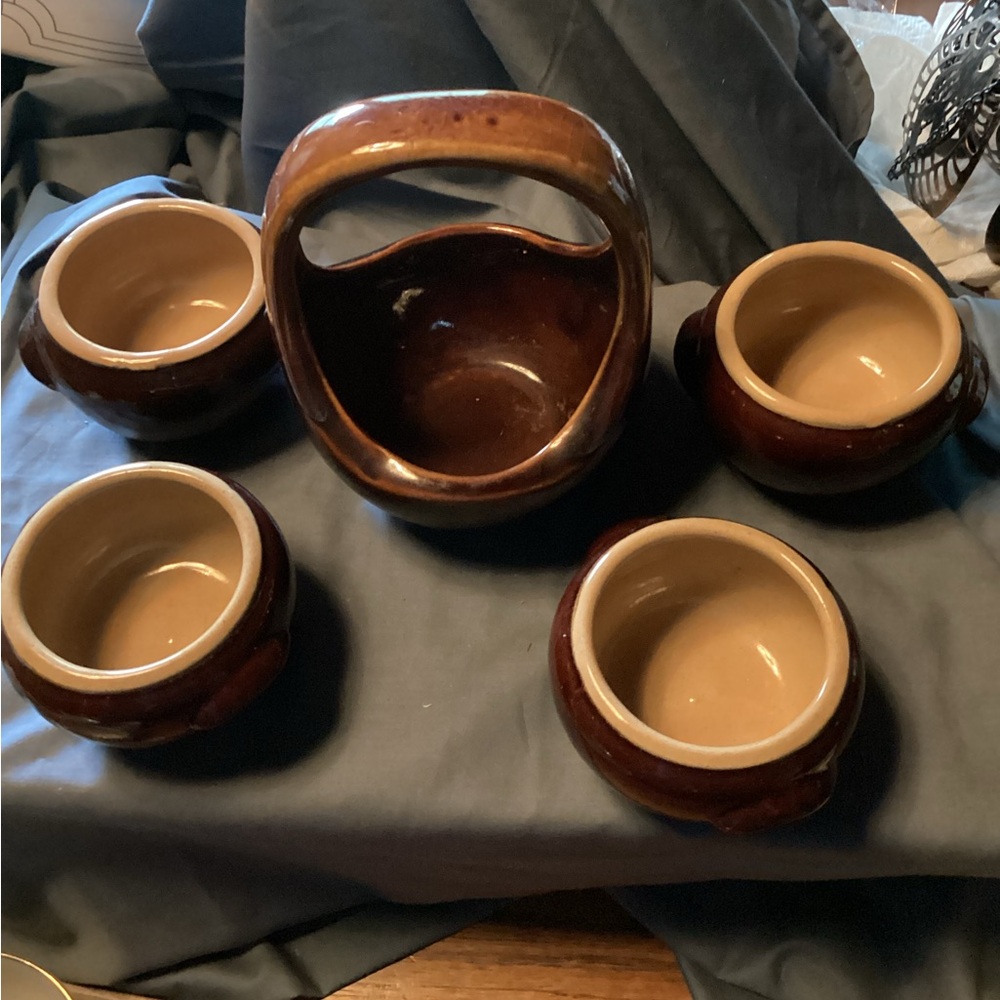 Soooo cute. Pot and 5 bowls. One is another picture. I don’t know why I did? - Picture 5 of 5